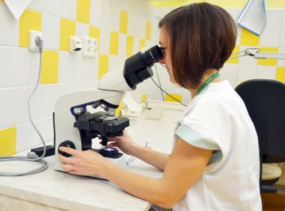 Patologové Nemocnice Valašské Meziříčí vyšetřují novým klinickým mikroskopem
