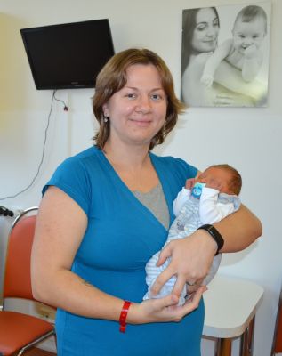 V Nemocnici AGEL Valašské Meziříčí se za uplynulý rok narodilo 742 dětí. Přišlo zde na svět i první dítě Zlínského kraje roku 2022
