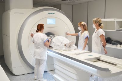 Nová magnetická rezonance v Nemocnici AGEL Valašské Meziříčí vyšetřila od dubna loňského roku téměř 2000 pacientů