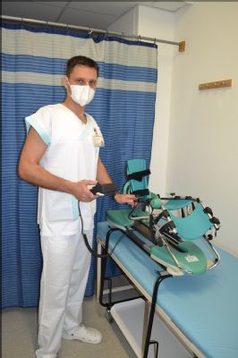 Rehabilitační novinka v Nemocnici AGEL Valašské Meziříčí v podobě motodlahy zkracuje léčbu dolních končetin