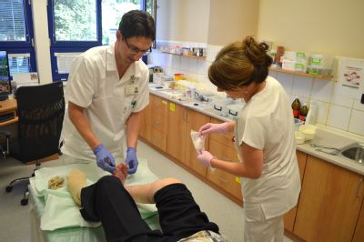 Ambulanci chronických ran vyhledalo v Nemocnici AGEL Valašské Meziříčí již tisíce pacientů. Specializované pracoviště využívá nejnovější léčebné postupy