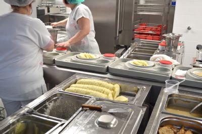 Pomocí tabletového systému rozvezou zaměstnanci stravovacího provozu v Nemocnici AGEL Valašské Meziříčí měsíčně více než 6 500 obědů