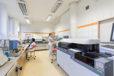Potrubní pošta v Nemocnici AGEL Valašské Meziříčí přepraví biologický materiál rychlostí 5 metrů za vteřinu
