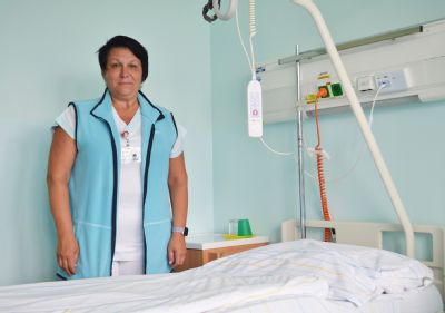 Vzájemná důvěra mezi zdravotníkem a pacientem je pro nás nezbytná“, říká vrchní sestra chirurgické odbornosti, Karla Melichaříková, která popisuje kroky pacienta od vstupu do nemocnice až na nemocniční lůžko 