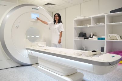 V Nemocnici AGEL Valašské Meziříčí ročně vyšetří 4 tisíce pacientů díky novému přístroji na magnetické rezonanci 
