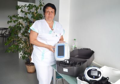 Deset přístrojů pomáhá s hojením ran v rámci podtlakové terapie VAC v Nemocnici AGEL Valašské Meziříčí 