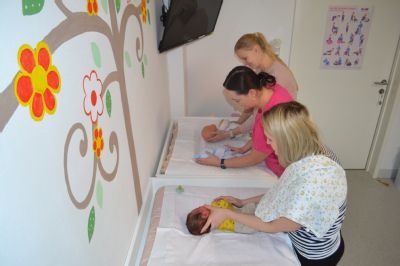 Kurz manipulace s novorozenci a kojenci zaznamenal velký úspěch