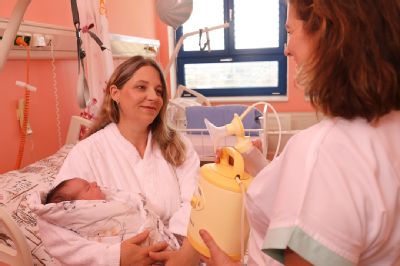 Nemocnice AGEL Valašské Meziříčí podporuje kojení také zapůjčením odsávaček mateřského mléka 